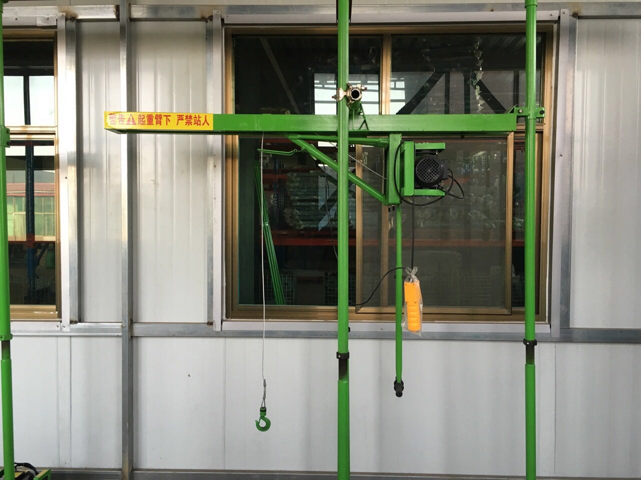 直滑式吊機